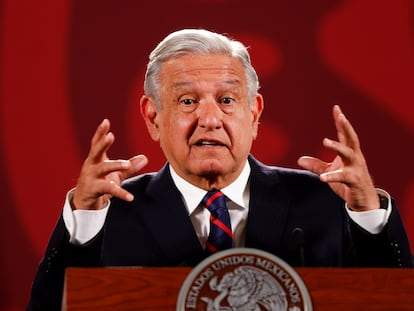 El presidente mexicano, Andrés Manuel López Obrador, habla durante una conferencia de prensa en Ciudad de México.