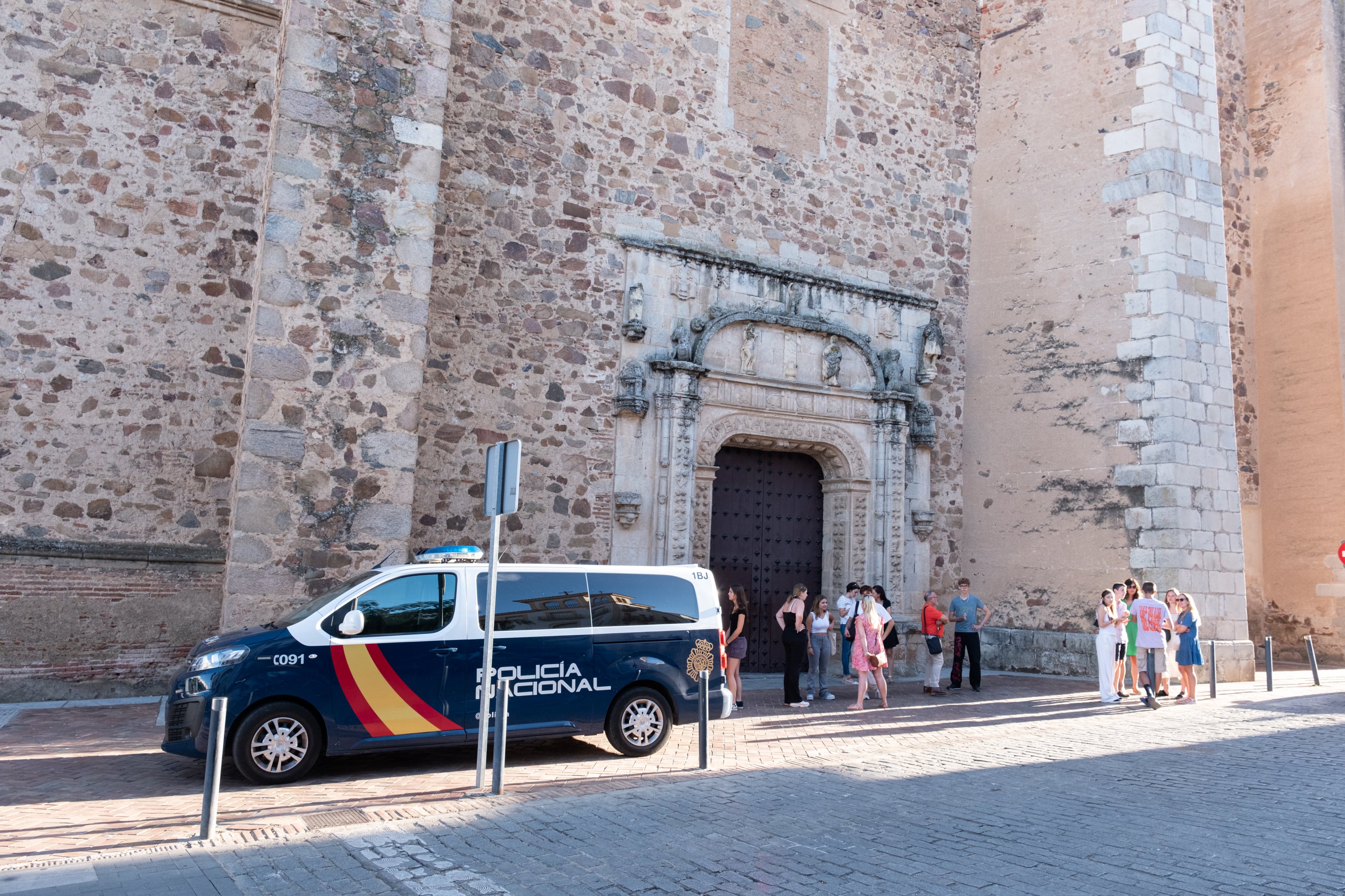 Un año de libertad vigilada para 15 menores de Almendralejo por manipular imágenes de niñas