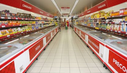 Interior de un supermercado Dia en España.