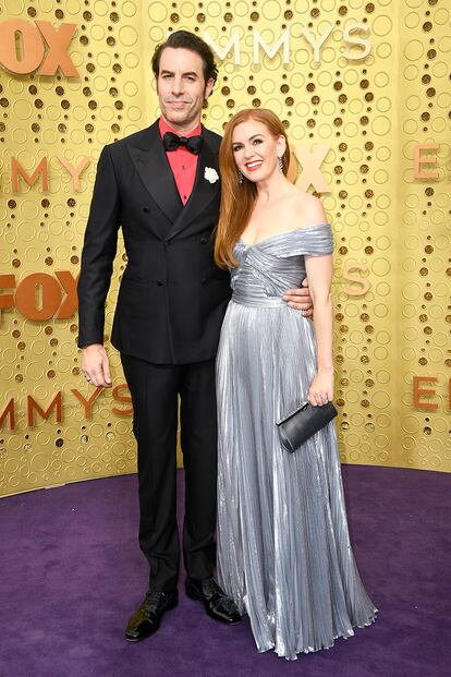 Sacha Baron Cohen e Isla Fisher. Su vestido lo firma Zuhair Murad.