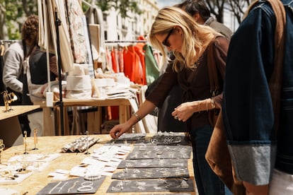 Los asistentes al mercadillo 'The Festival by Salesas' el 3 de mayo de 2025.