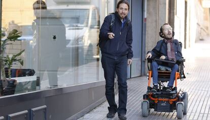 Iglesias y Echenique llegan a la reunión del Consejo Ciudadano de Podemos, el viernes.