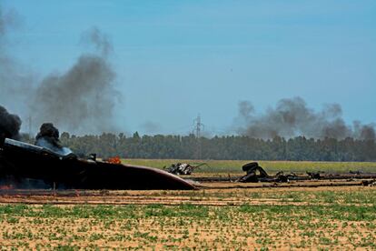 Fotografías inéditas del accidente que sufrió el 9 de mayo de 2015 un avión Airbus militar A400M en las inmediaciones del aeropuerto de Sevilla.