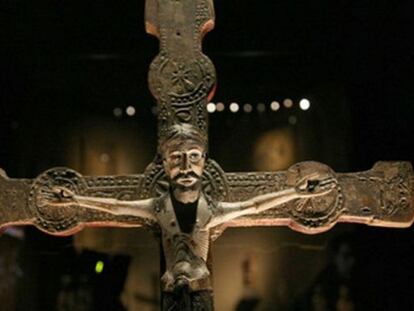 Talla del siglo XIII de un Cristo crucificado expuesta en el Museo Diocesano de Lleida y reclamada por el obispado de Barbastro