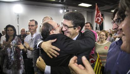Miquel Iceta y Patxi López, en un acto electoral en L'Hospitalet de Llobregat, en septiembre.