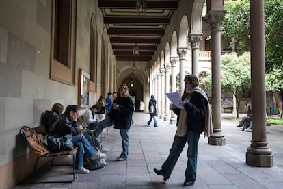 Estudiants a la Facultat de Filologia i Comunicació de la UB