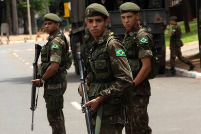 El despliegue militar en la Explanada de los Ministerios en Brasilia.
