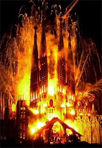 <i>Un día con Gaudí</i> se cerró con La Sagrada Familia envuelta por los fuegos artificiales.