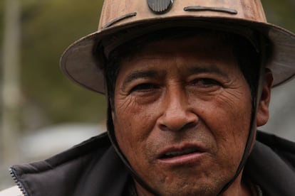 Felipe Chacón es uno de los pioneros de la minería en Pelechuco (Bolivia). Hace 20 años se fue a vivir a las montañas en busca de oro. Muchos de los compañeros de aquella época han muerto. “Los mineros viven poco”.