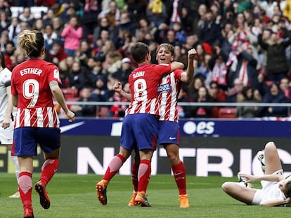 Las jugadoras del Atlético celebran el segundo gol en el Wanda.