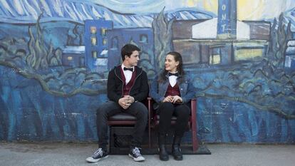 Dylan Minnette e Katherine Lengford, protagonistas de “13 Reasons Why”.