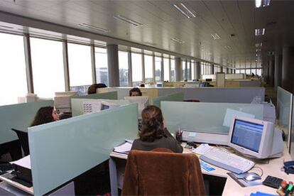 Empleados de Microsoft Ibérica, en la sede madrileña de la compañía.
