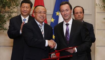 Fabrice Bregier, CEO de Airbus, y Li Hai, presidente de CASC.