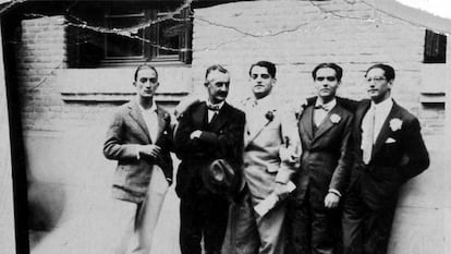 De izquierda a derecha, Dalí, Moreno Villa, Buñuel, García Lorca y Rubio Sacristán, en la Bombilla, Madrid, en mayo de 1926.