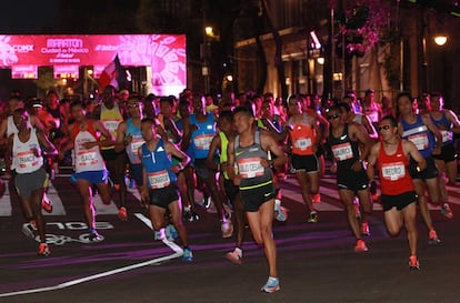 La salida del maratón fue en el recién reinaugurado Zócalo de la capital