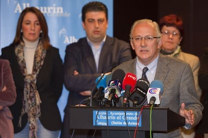 El alcalde de Alhaurín el Grande, Juan Martín Serón (PP), en la rueda de prensa tras su condena