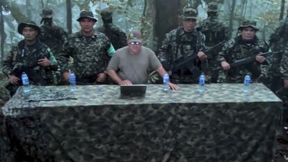 Supuestos integrantes del Ejército Gaitanista leen un comunicado en un video publicado en febrero.