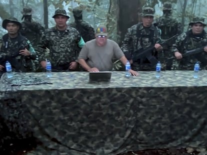 Supuestos integrantes del Ejército Gaitanista leen un comunicado en un video publicado en febrero.