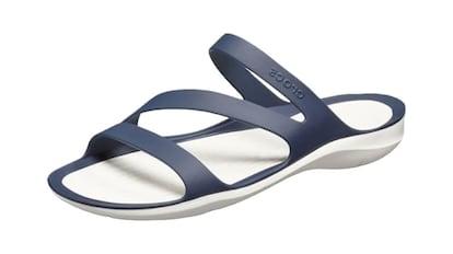 Estas sandalias de Crocs para mujer son cómodas e ideales para el verano.