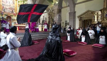 El rito 'Arrastre de Caudas' en la Catedral de Quito.
