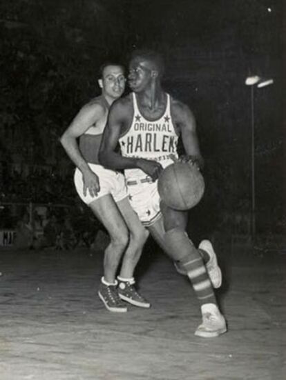 Maneja se mide a los Globetrotters.