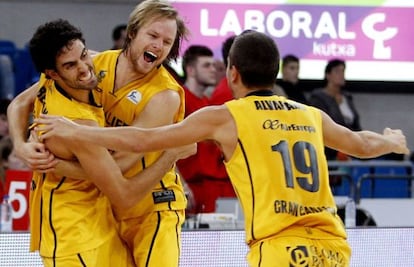 Los jugadores del Gran Canaria celebran el triunfo.