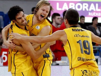 Los jugadores del Gran Canaria celebran el triunfo.