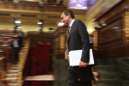 El presidente del Gobierno, en el Congreso durante el debate de investidura de las elecciones de 2008.