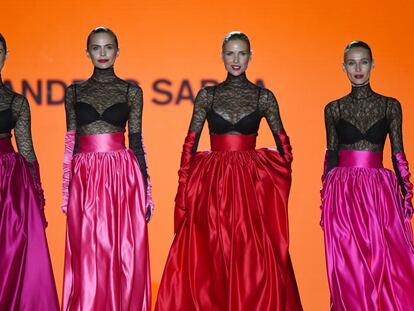 Martina Klein, Verónica Blume, Judit Mascó y Vanesa Lorenzo durante el desfile tributo a Andrés Sardá.