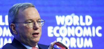 Eric Schmidt, presidente de Google, durante su intervenci&oacute;n en Davos.