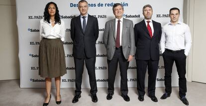 Los participantes en el debate que se celebró en la sede de EL PAÍS.