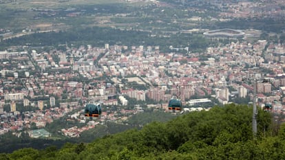 Las vistas de Skopje desde la montaña Vodno, a la que se puede ascender en telecabina.