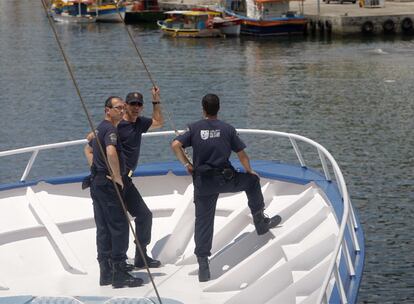 Agentes armados irán a bordo del Alakrana cuando zarpen en unos días con la nueva tripulación.