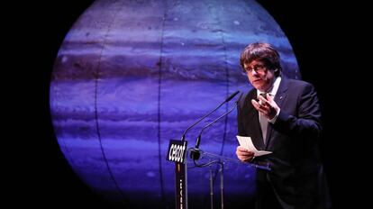 Carles Puigdemont, durante el acto de entrega de premios en la Nit del Empresari