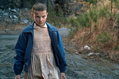 El vestido rosa de Eleven (Once)

Fue el disfraz más repetido durante el día de Halloween en 2016. Vestido rosa, peluca rubia, zapatillas Converse y caja de gofres, un estilismo tan inolvidable como efectivo para que el personaje de Millie Bobby Brown se metiera de lleno en nuestro corazón. Y ahí sigue.