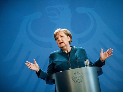 La canciller alemana, Angela Merkel, informa del coronavirus en marzo del año pasado.
