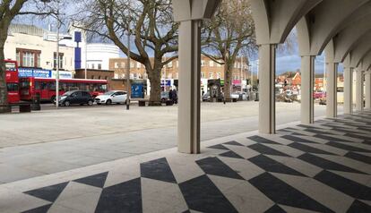 Aspecte de la millora del centre de Barkingside, a Londres.