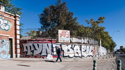 Terrenos donde se van a construir viviendas en el barrio de Campamento, en Madrid, en septiembre de 2024.