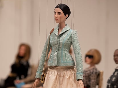 Marionetas y una Anna Wintour en miniatura: el ‘show’ mágico de Moschino