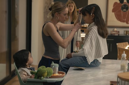 Maika Monroe y Mary Elizabeth Winstead protagonizan la nueva versión de 'La mano que mece la cuna', en 2025.