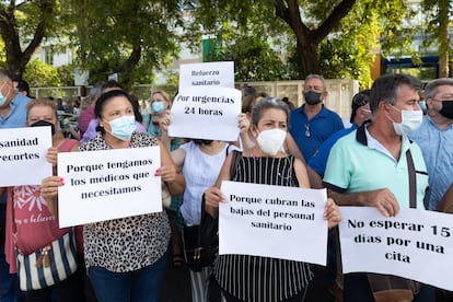 Protesta ante al Consejería de Salud el pasado 30 de julio en Sevilla. 