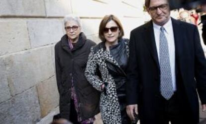 Muriel Casals, Carme Forcadell i Josep Maria Vila d'Abadal arriben al Palau de la Generalitat el 14 de gener.
