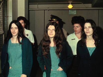 De izquierda a derecha Susan Atkins, Patricia Krenwinkel y Leslie van Houten.