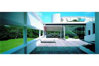 La obra de Le Corbusier, rigurosa y severa, expresó los principios renovadores del estilo internacional, sus "cinco puntos". Por primera vez se emplearon en una vivienda particular elementos de diseño.