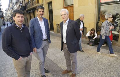 Tres alcaldes de tres municipios emblemáticos —Carlos Totorika (PSE), de Ermua (Bizkaia), símbolo de la rebelión contra ETA; Eneko Goia (PNV), de San Sebastián, la ciudad vasca más castigada por el terrorismo, y Julen Mendoza (Bildu), de Rentería (Gipuzkoa), muy conflictiva— expresan a EL PAÍS sus visiones, marcadas no sólo por sus respectivas siglas sino por las vivencias de sus municipios. Cada cual pone sus matices, pero coinciden en que las cosas han cambiado.