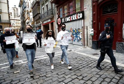 Protesta por el cierre de la hostelería en Pamplona.