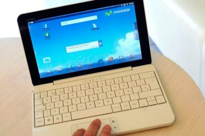 Compaq Airlife 100 pesa un kilo y tiene pantalla táctil.