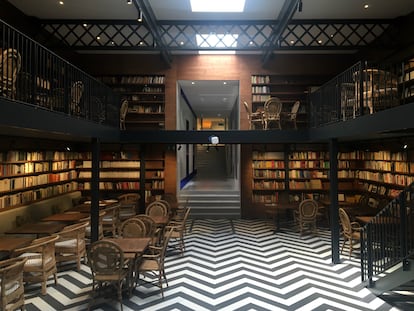 Aspecto de una de las áreas de la nueva librería Ona Llibres, en Barcelona