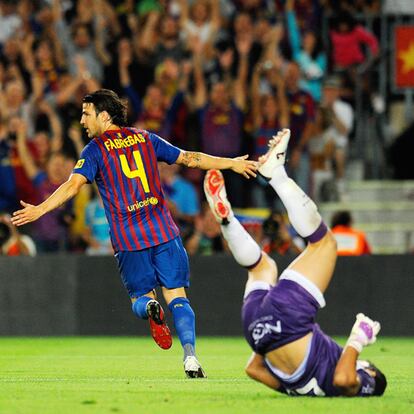 Cesc celebra un gol en el Camp Nou ante Osasuna.