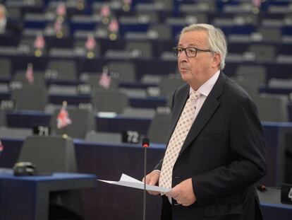 El presidente de la CE, Jean-Claude Juncker, interviene ante el Parlamento Europeo el pasado 24 de octubre de 2017. EFE/ Patrick Seeger